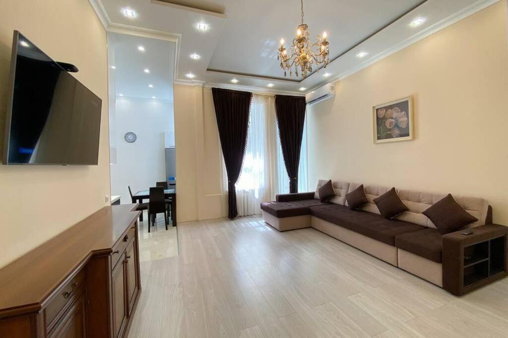 Comfortable Luxury Apartment With 3 Rooms. Center Heart Of Kiev エクステリア 写真