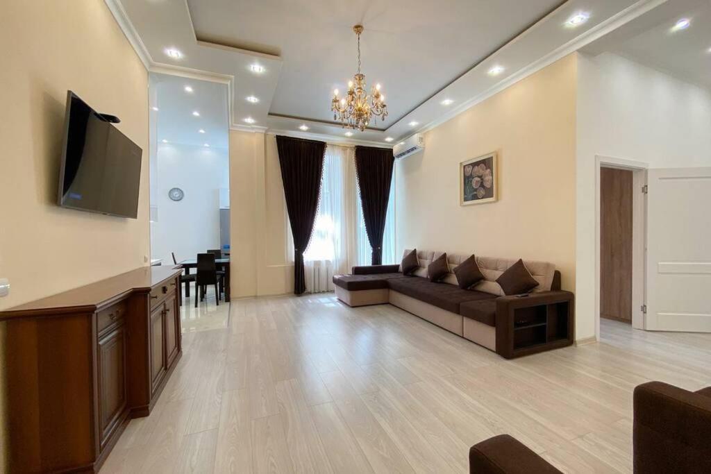 Comfortable Luxury Apartment With 3 Rooms. Center Heart Of Kiev エクステリア 写真