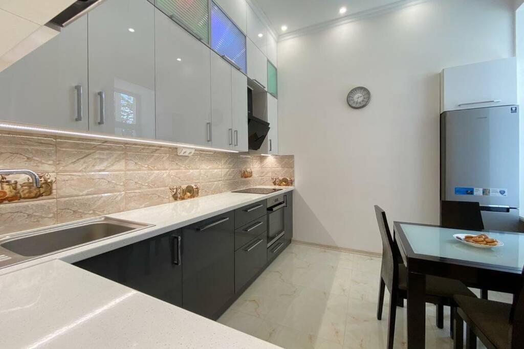 Comfortable Luxury Apartment With 3 Rooms. Center Heart Of Kiev エクステリア 写真
