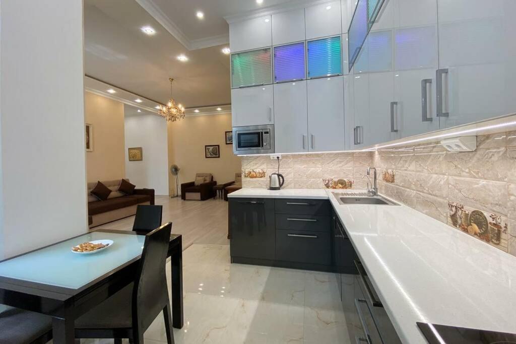 Comfortable Luxury Apartment With 3 Rooms. Center Heart Of Kiev エクステリア 写真