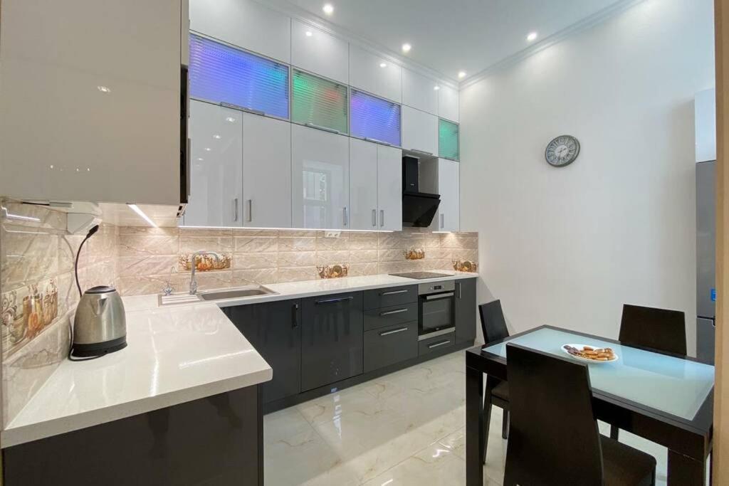 Comfortable Luxury Apartment With 3 Rooms. Center Heart Of Kiev エクステリア 写真