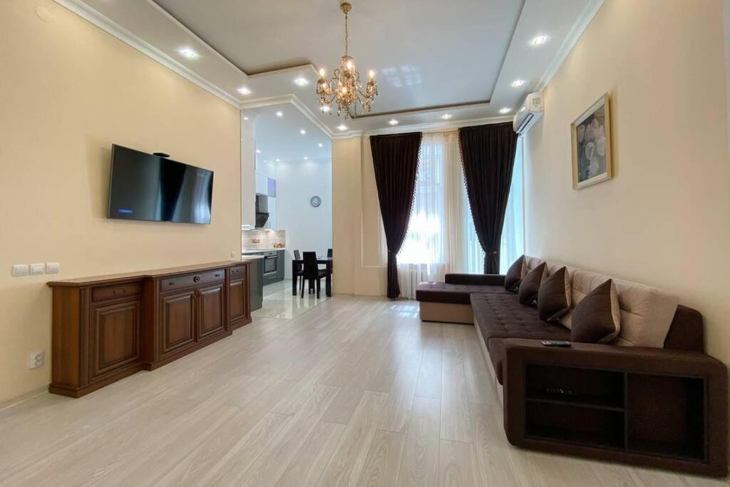 Comfortable Luxury Apartment With 3 Rooms. Center Heart Of Kiev エクステリア 写真